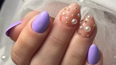 uñas cortas con perlas oficina