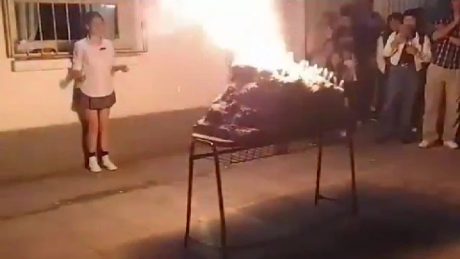 Experimento de volcán explota