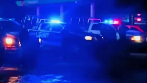 Fue rechazado en propuesta matrimonial, se lleva a hija de su pareja por tacos y menor regresa con signos de abuso. En la imagen se observa un fuerte operativo de los policías en NL.