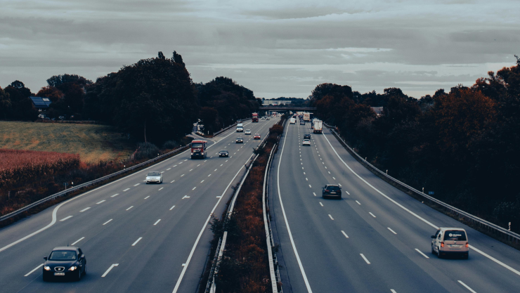 ¿Cómo verificar si tienes una multa en carretera federal?
