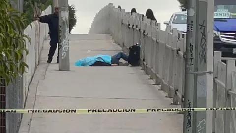 Una persona muere afuera de estacionamiento en la Garita de San Ysidro hoy 11 de octubre 2023