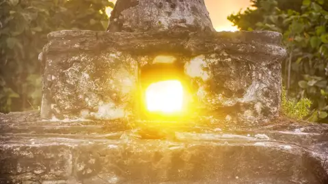 alineación del sol en tumba del caracol en cozumel