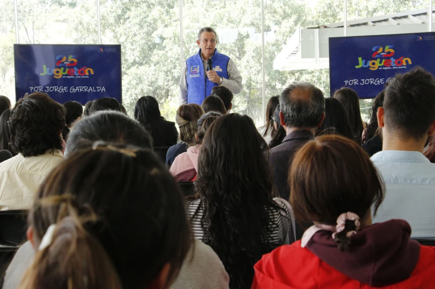 Jorge Garralda les dio la bienvenida.