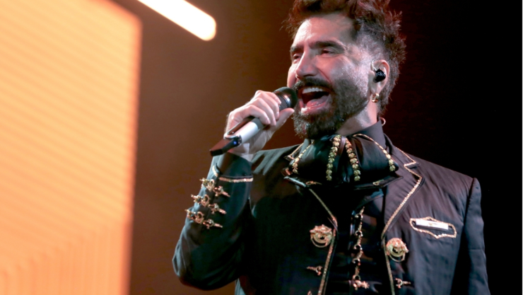 Preocupa la salud de Alejandro Fernández tras viralizarse extrañas imágenes durante un concierto