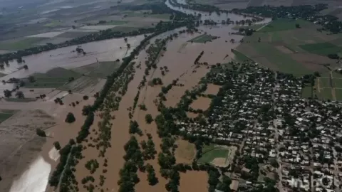 Se desborda río en Guasave