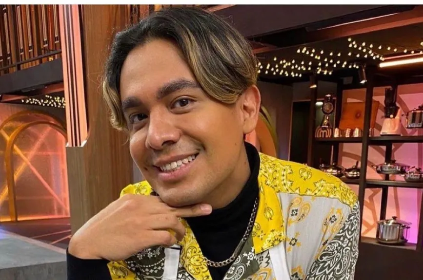 Ricardo Peralta sonriendo.jpg