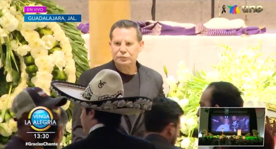 Julio César Chávez en homenaje de vicente fernández