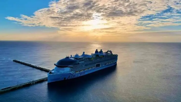 Llega el crucero más grande del mundo a Mahahual; así luce en el Caribe Mexicano.jpg