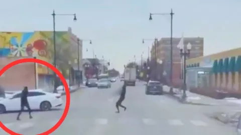 Disparan contra vehículo con un bebé a bordo; madre pierde la vida en Chicago