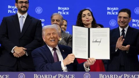 El presidente de Estados Unidos, Donald Trump, participa en el anuncio de la constitución de su iniciativa Junta de la Paz , destinada a resolver conflictos globales, junto con el 56º Foro Económico Mundial (FEM) anual, en Davos, Suiza, el 22 de enero de 2026.