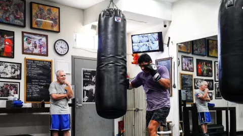 Jaime Munguía entrenador Freddie Roach