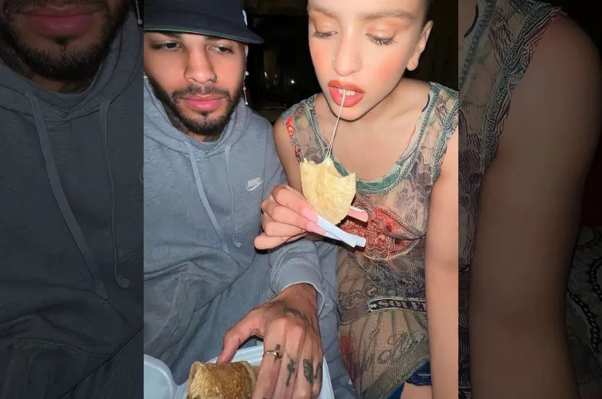 Rauw y Rosalia comida.jpg