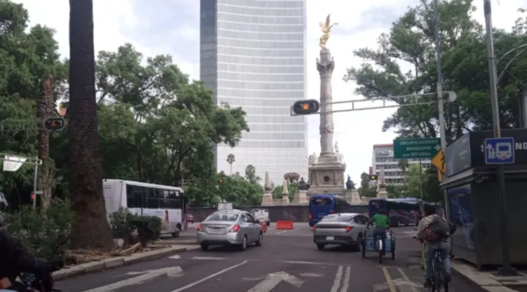 Marchas y bloqueos en el Ángel de la Independencia en CDMX.