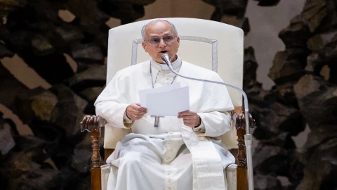 En su discurso, abogó por una comunicación pacífica y la defensa de la libertad de prensa.