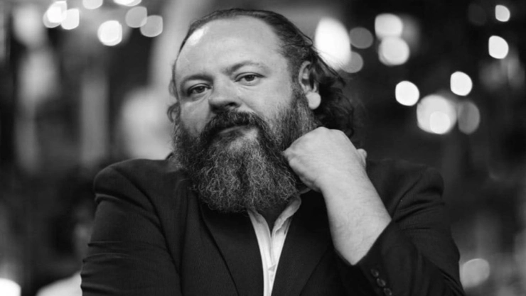 Fallece Antonio Calera Grobet, poeta y promotor cultural, ahogado en el mar de Progreso, Yucatán. En la imagen se observa Antonio Calera en una imagen compartida por Bellas Artes para recordar su legado.