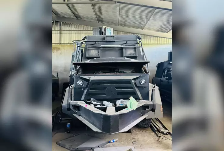 ¡Última hora! Aseguran presunta bodega de vehículos blindados de célula criminal en este municipio de Michoacán.jpg