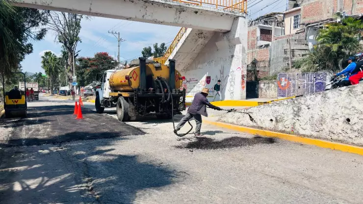 Obras de bacheo en Chilpancingo provocan congestión vial precauciones al conducir.jpg