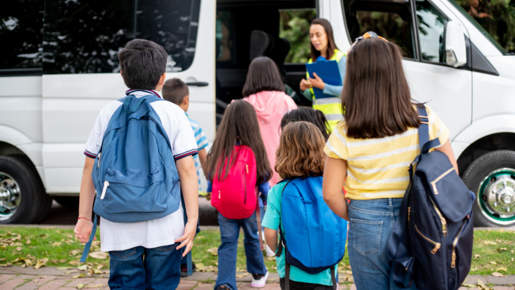 Atención papás: Lista completa de lo que puedes deducir de impuestos en el regreso a clases