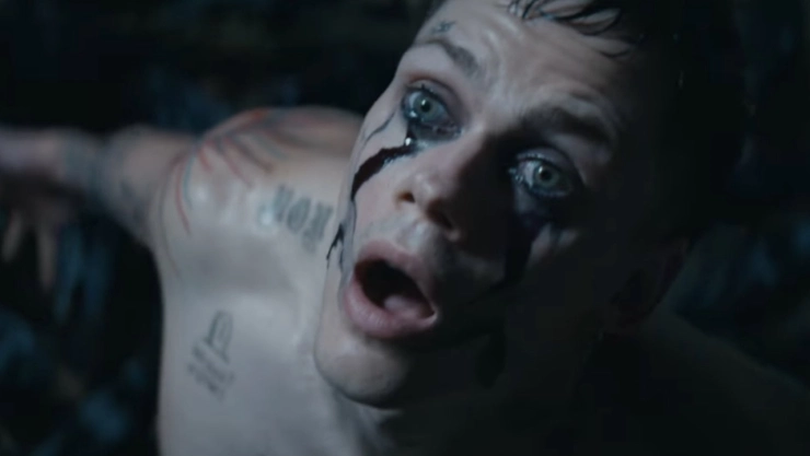 Mira el primer tráiler del remake de ‘El cuervo’ con Bill Skarsgård