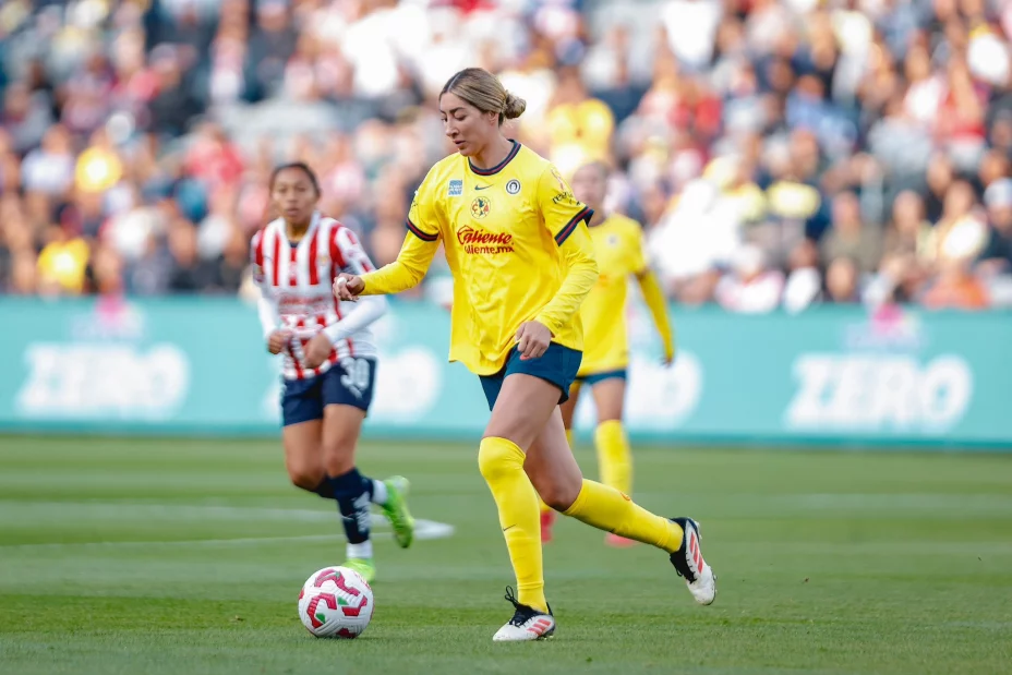 Jocelyn Orejel con América Femenil.jpg