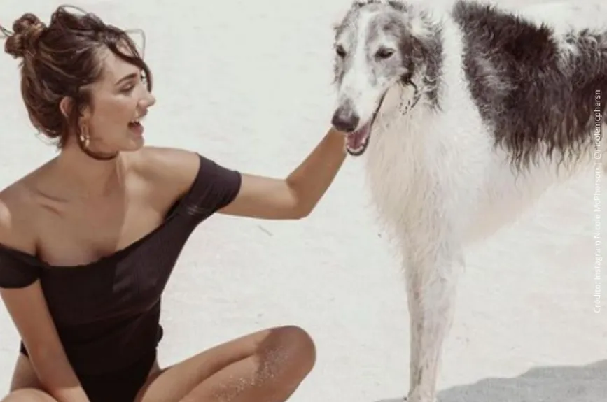 Nicole McPherson con su mascota..jpg
