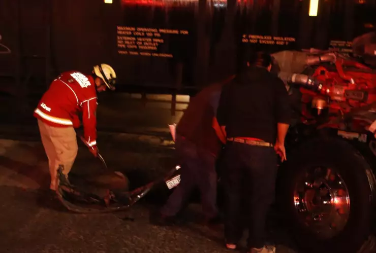 ¡Tremendo caos! Se registra un choque entre un tráiler y el ferrocarril en carretera a Nogales