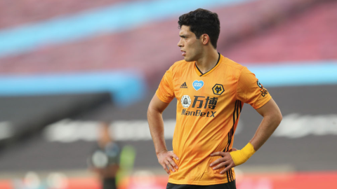 Raúl Jiménez aparece en portadas inglesas con la del Manchester United