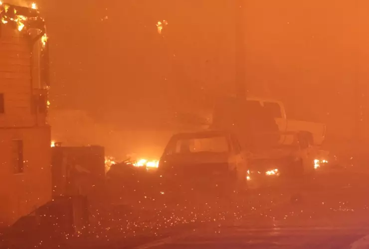 Anuncian toque de queda en Los Ángeles, California por incendios de 2025 ¿Qué día y a qué hora será.jpg