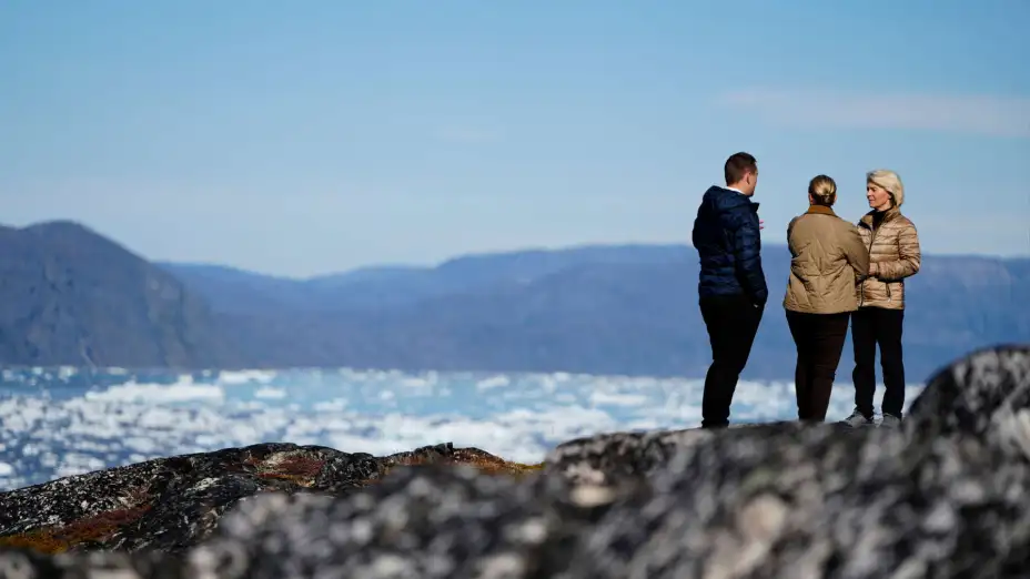 Jens-Frederik Nielsen, Mette Frederiksen y Ursula von der Leyen en Qoornoq, Groenlandia.
