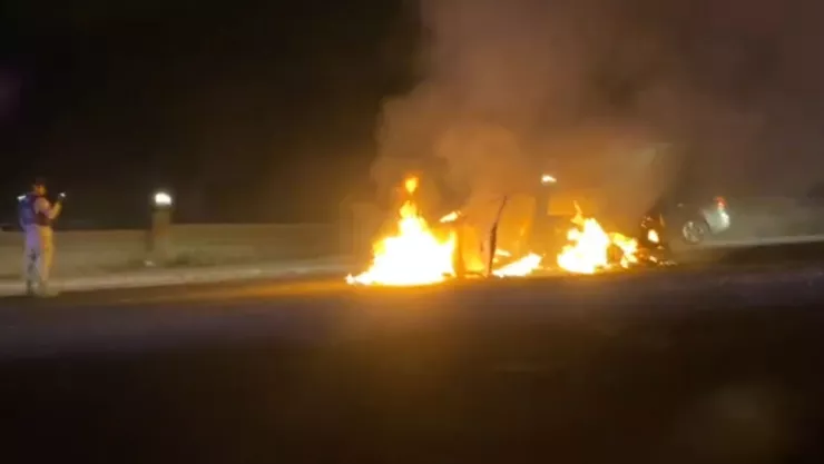 Autos incendiados en carretera León-Lagos