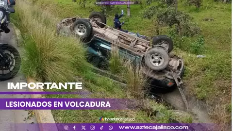 FOTO | Fuerte accidente sobre Periférico; camioneta queda volcada y dos personas resultan heridas HOY