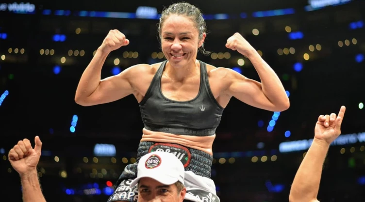 Jackie Nava pelea Gloria Elena Yancaqueo Box Azteca
