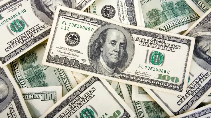 Dolar cae ante salida de Bannon de la Casa Blanca
