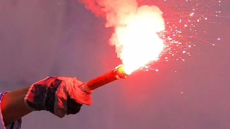 Le explota bengala a aficionado de León y sufre amputación en dedos