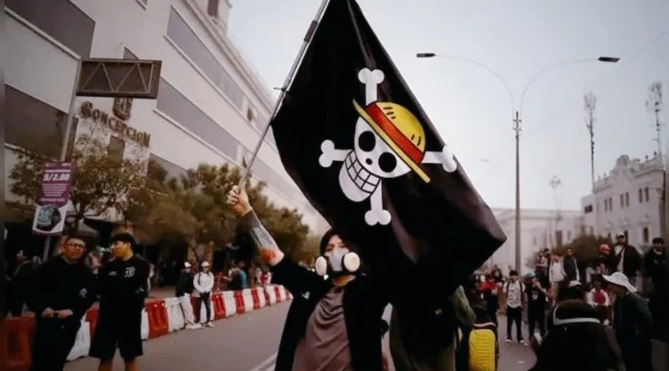Generación-Z-protesta-en-Perú-contra-reformas-de-Dina-Boluarte-usan-bandera-de-One-Piece