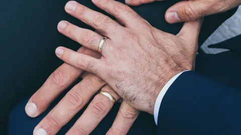 200 invitados de boda gay son detenidos en plena celebración