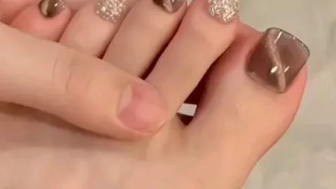 46 diseños de uñas acrílicas elegantes que puedes usar en manos y pies: para natación, gym o incluso para salir