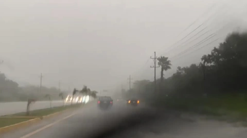 La carretera Tulum - Playa del Carmen se vio afectada por las fuertes lluvias en Quintana Roo
