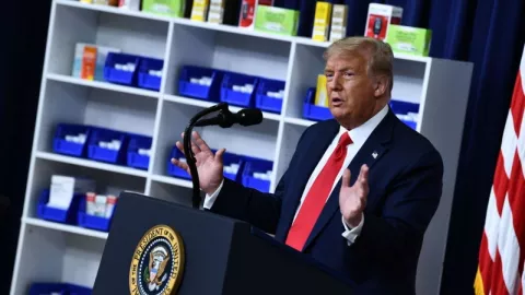 Trump anuncia orden ejecutiva para reducir hasta 80% precios de medicamentos en EU