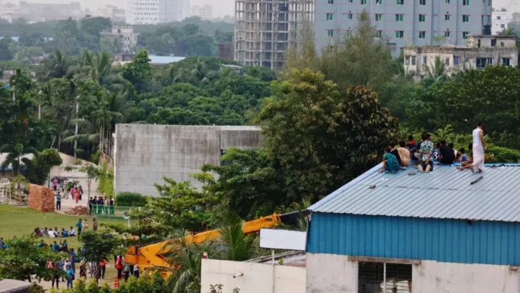 Video de avión militar se estrella contra escuela en Bangladesh; 18 muertos 164 heridos.jpg