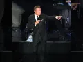 Luis Miguel señalando.jpg