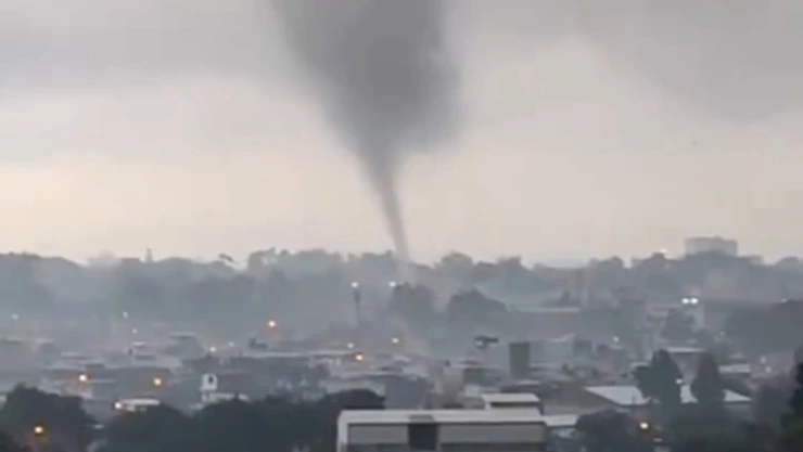 Remolino tras tormenta en Guatemala.jpg