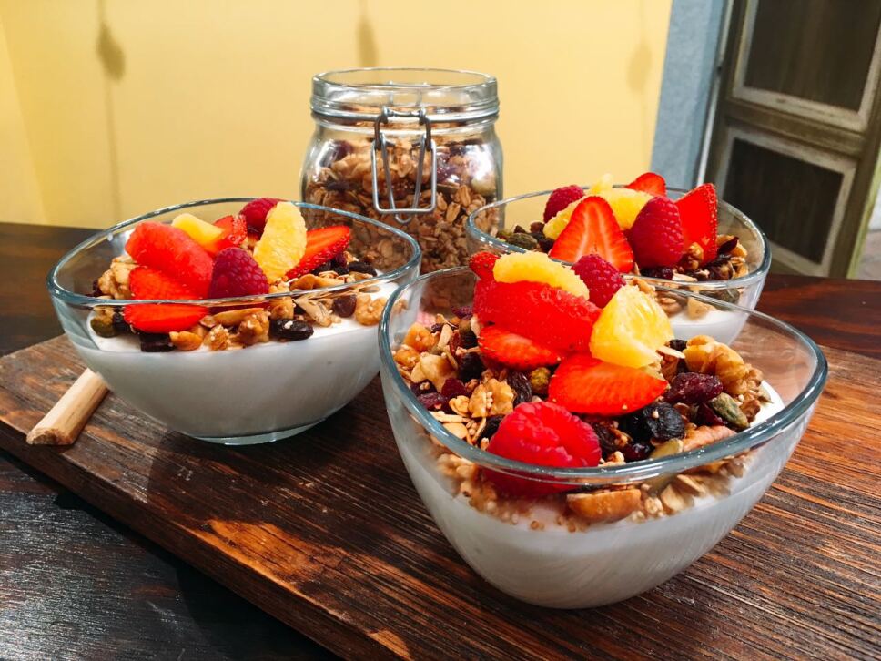 Pana Cotta de yogurt y granola, cocineros mexicanos