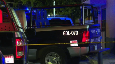 Patrulla de la policía de Guadalajara atendiendo feminicidio del 15 de septiembre de 2025.