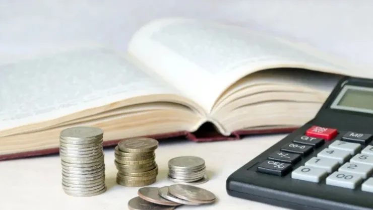 dinero y calculadora