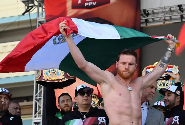 ¿Cuánto cuestan los guantes del Canelo Álvarez?