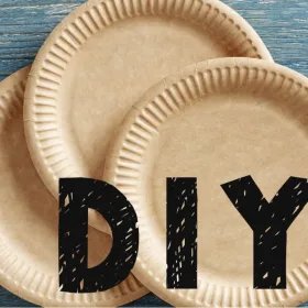No tires los platos descartables: recíclalos para hacer una pandereta para entretener a los niños