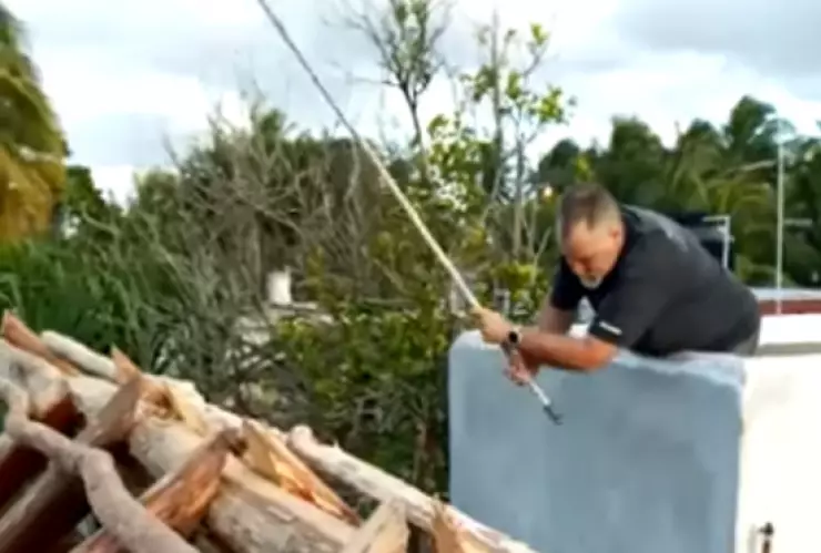 stadounidense intenta quemar una palapa y hace ataques racistas a mexicanos en Yucatán