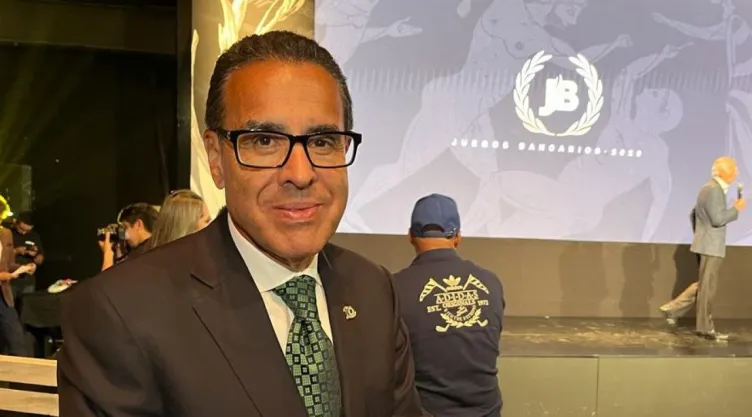 Alejandro Valenzuela director Banco Azteca Premiacion Juegos Bancarios 2023