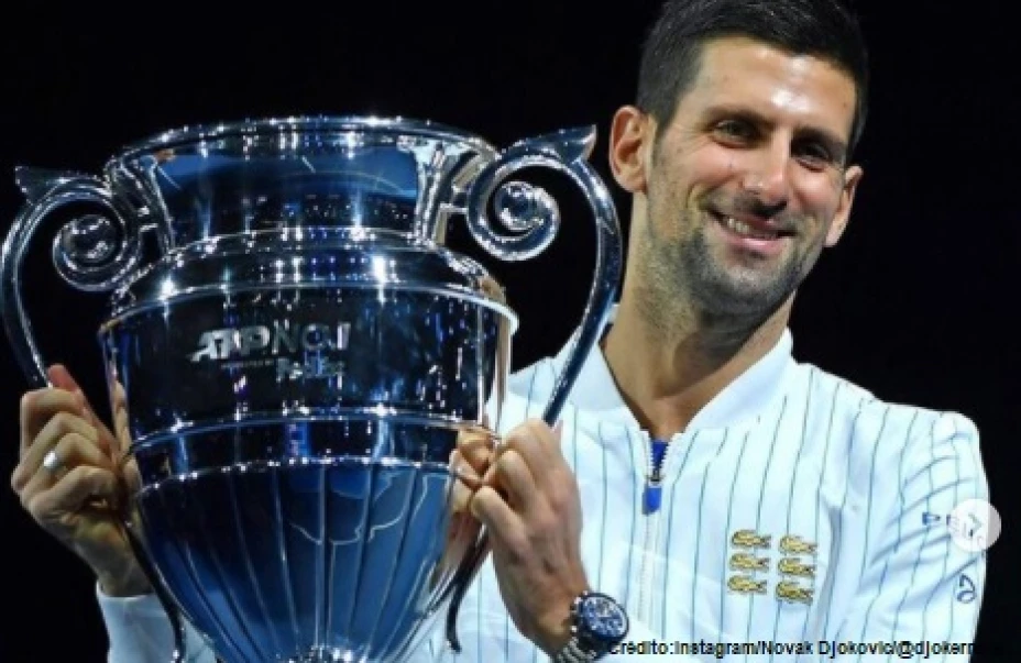 Novak Djokovic burla caida Eiza Gonzalez.jpg